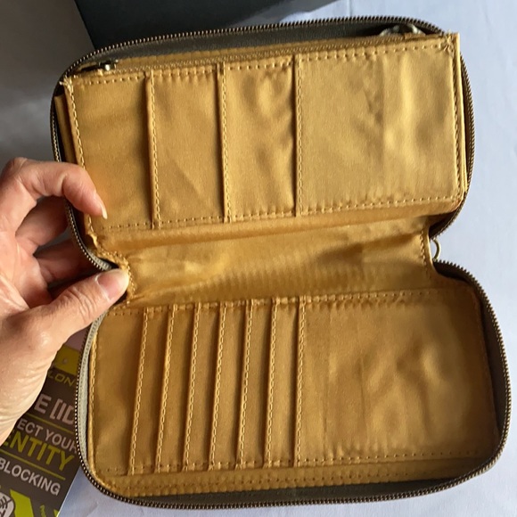 Travelon Wallet NEW - Picture 2 of 4